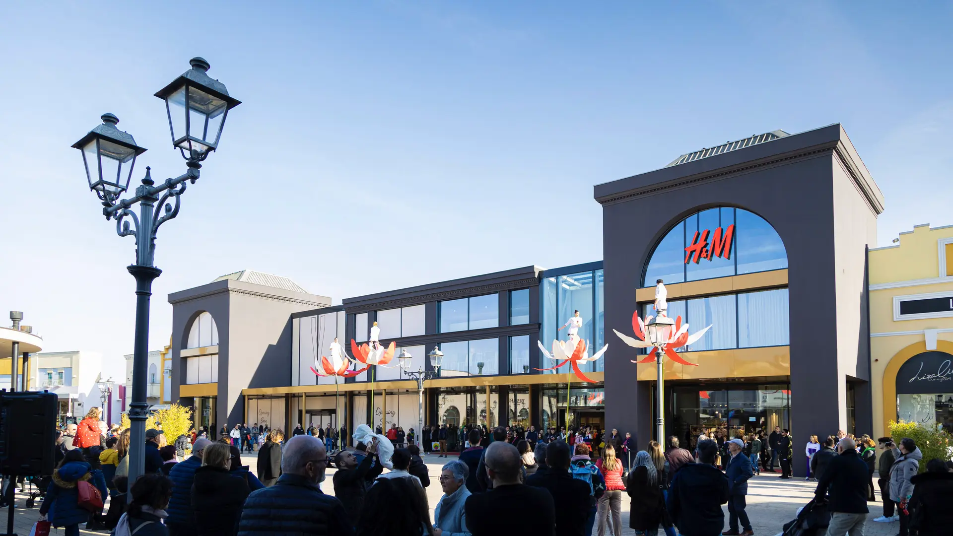 Opening store H&M