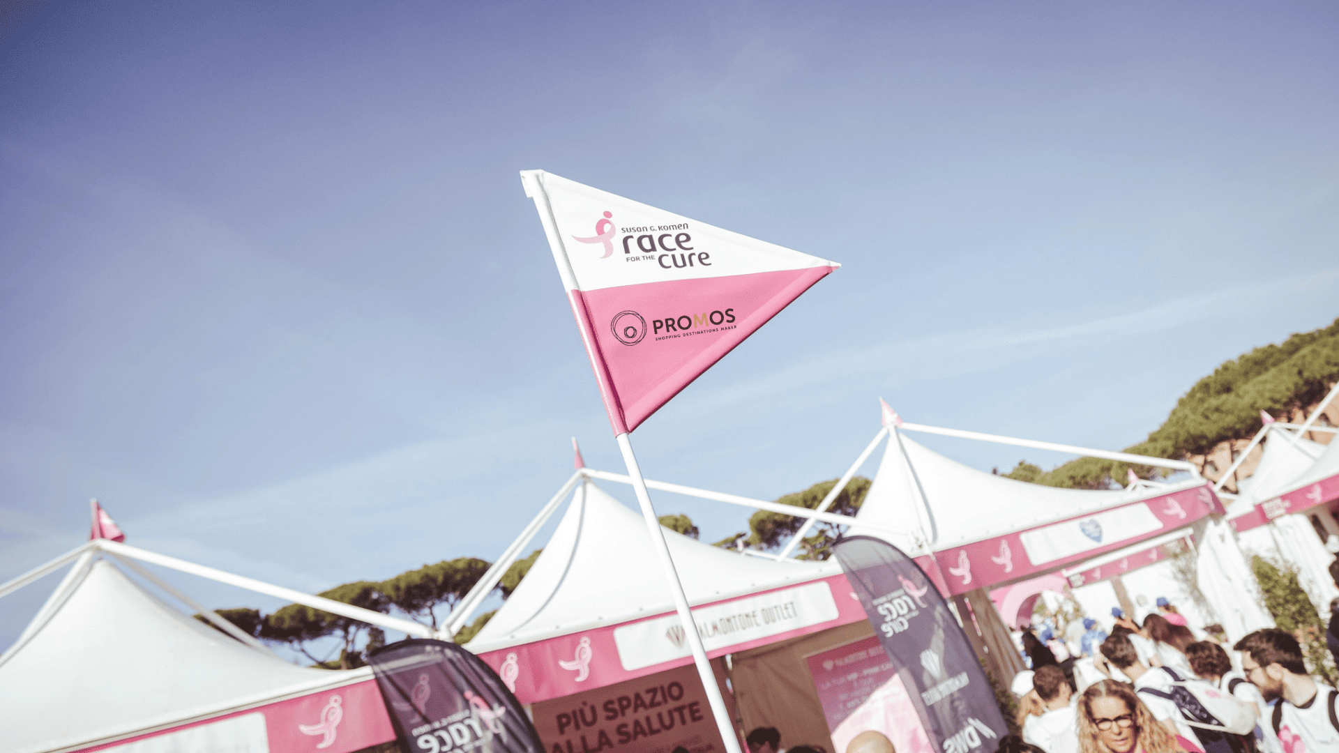 bandiera di komen italia e promos per la race for the cure 2025