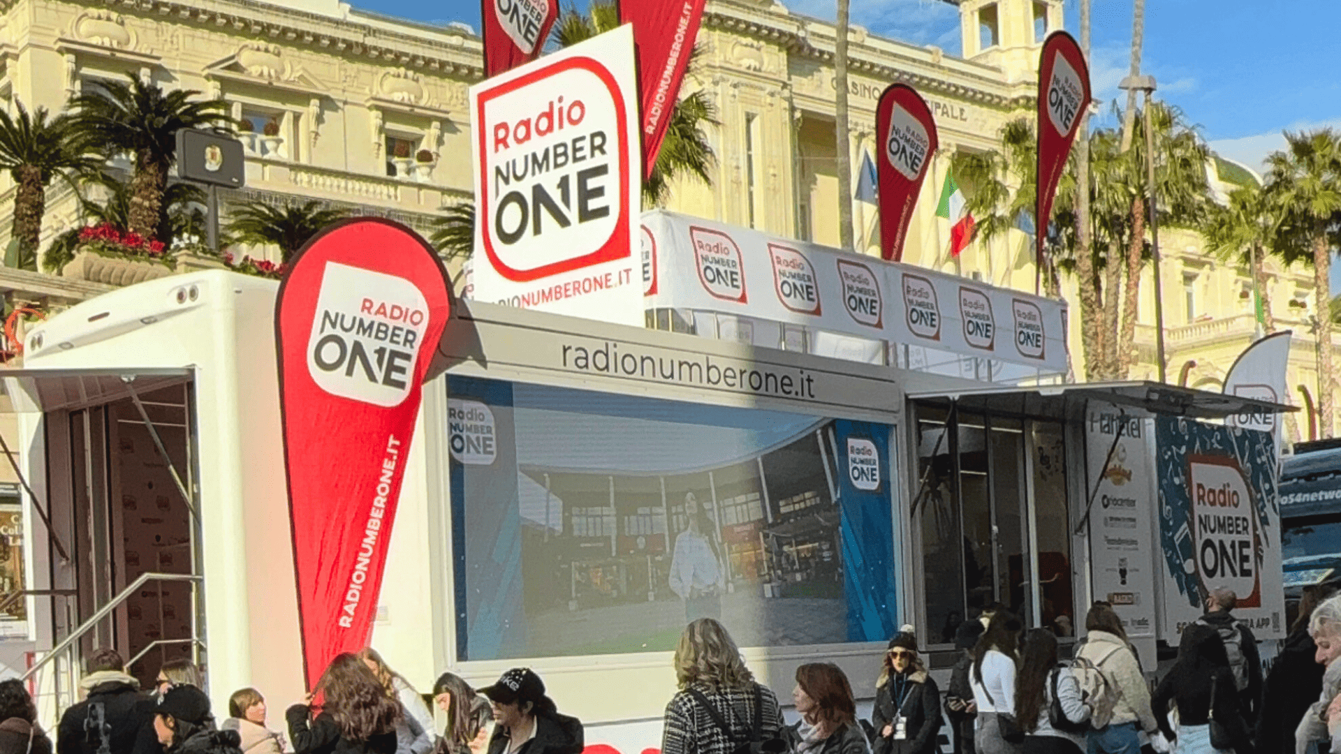 Truck di Radio Number One a Sanremo con lo sponsor di Brugnato 5Terre Outlet Village e Mondovicino Outlet Village