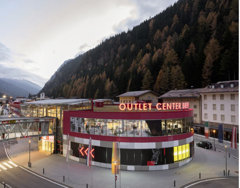 esterni del outlet center brenner