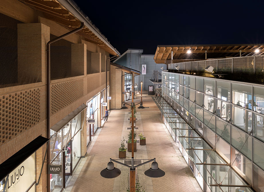 esterno del outlet village cuneo mondovicino