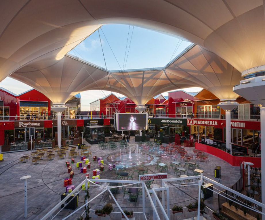food court dello scalo milano outlet & more