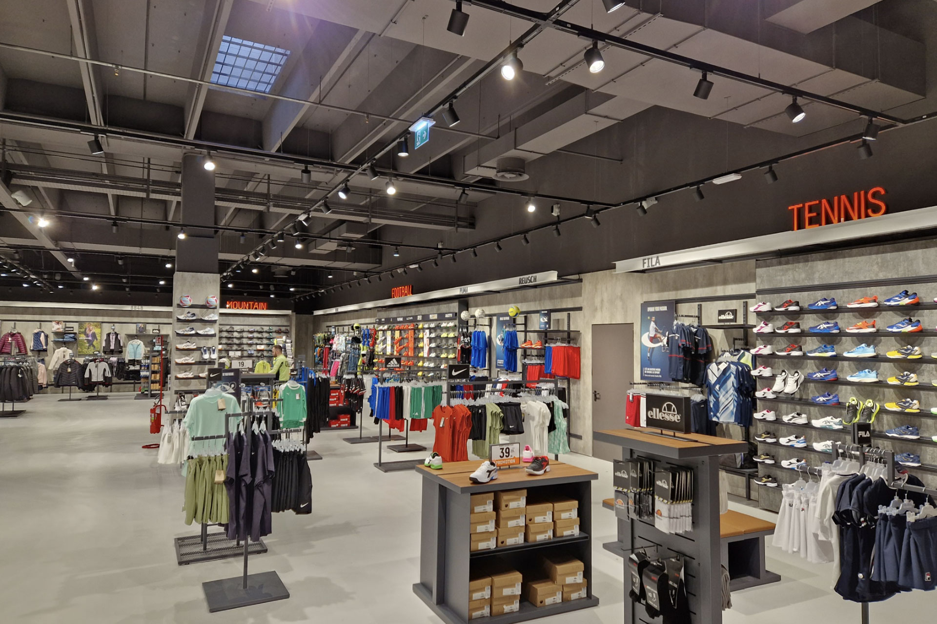 sportswear centro commerciale europa palazzolo
